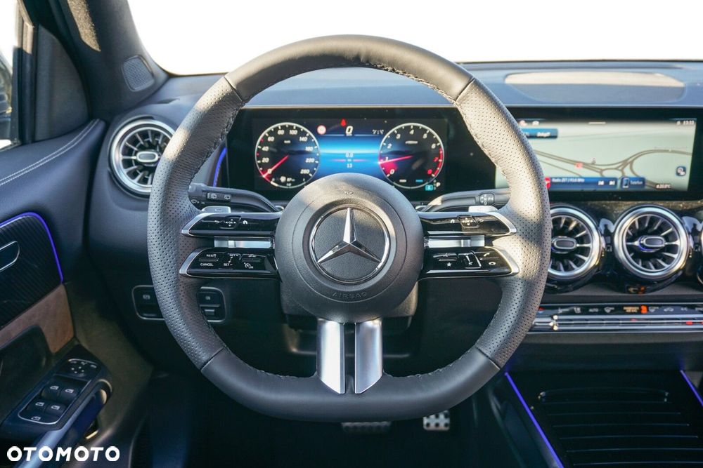 Mercedes-Benz GLB 200 AMG Line 7G-DCT - 8