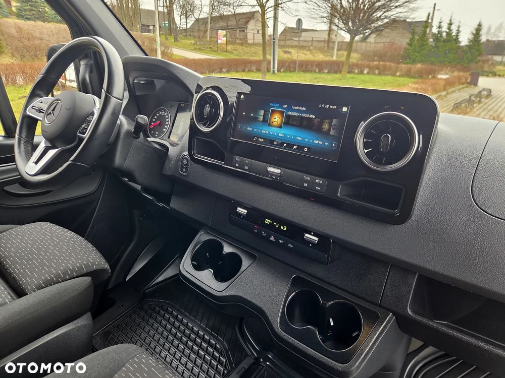 Mercedes-Benz Sprinter - 23