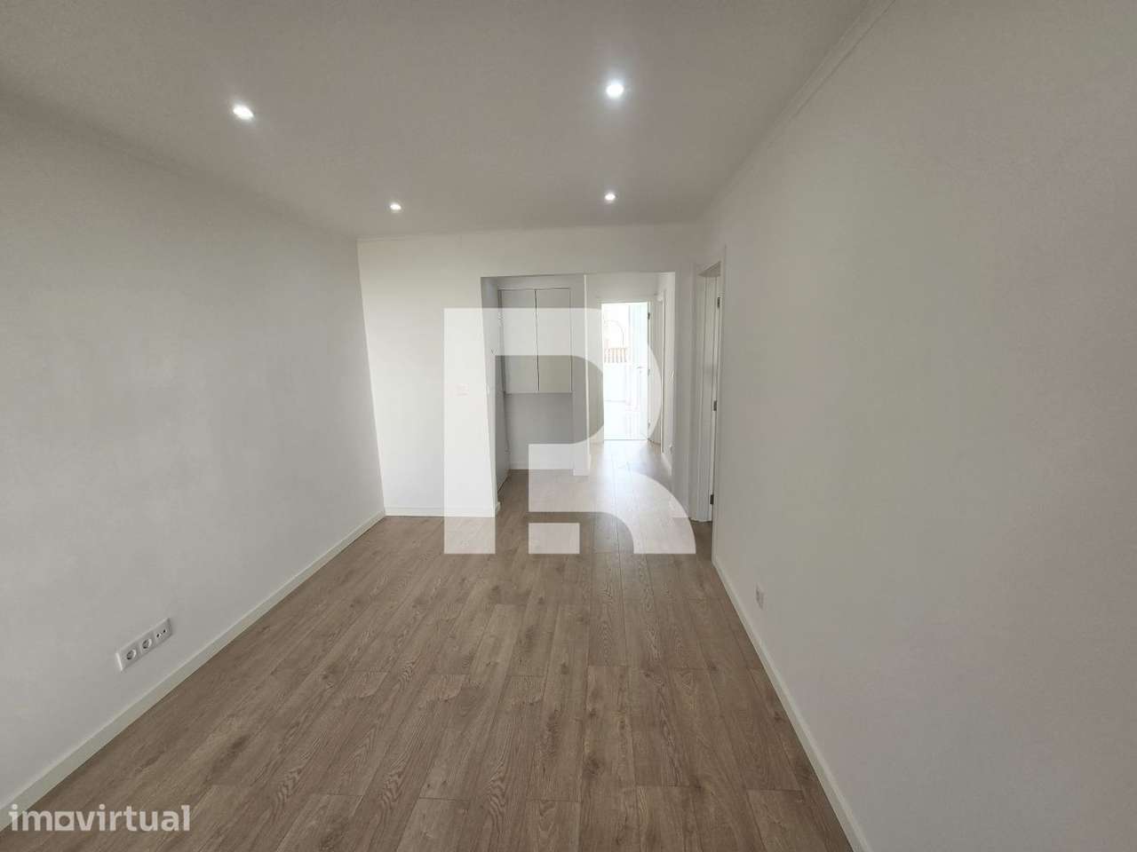 Apartamento T2 com varanda totalmente remodelado na Venteira - Grande imagem: 5/13