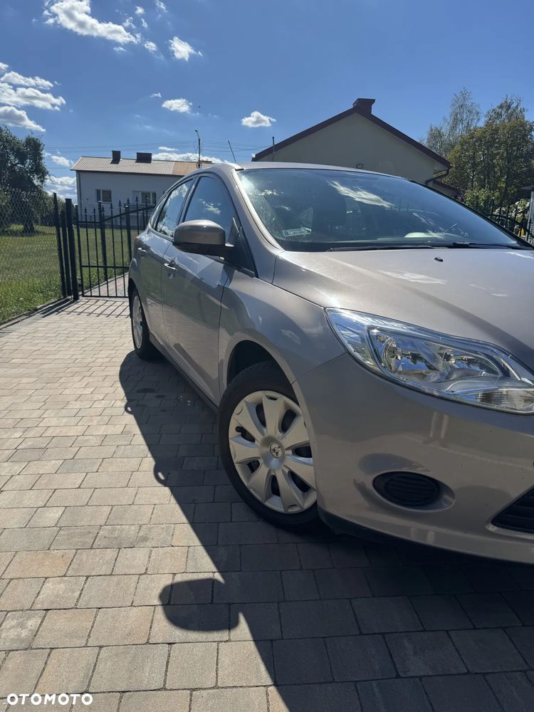 Ford Focus 1.6 Ambiente - 4