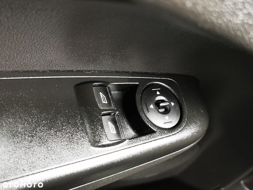 Ford Transit Courier - 13