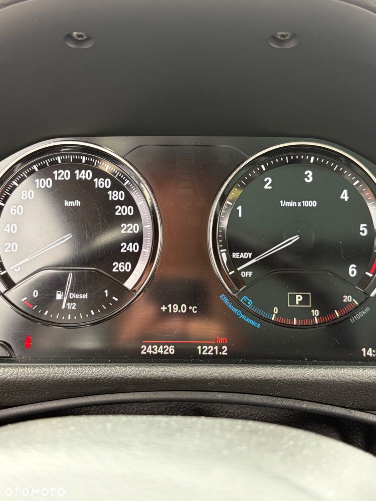 BMW Seria 2 218d - 22