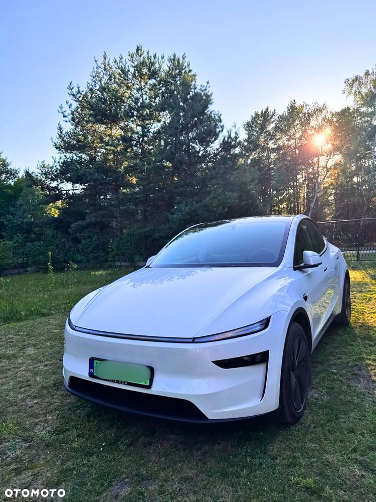 Tesla Model Y Long Range AWD - 1