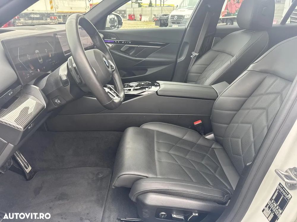 BMW Seria 5 520i AT MHEV - 13