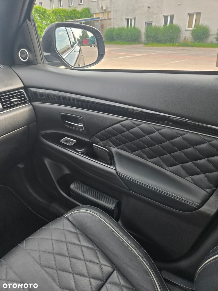 Mitsubishi Outlander - 12