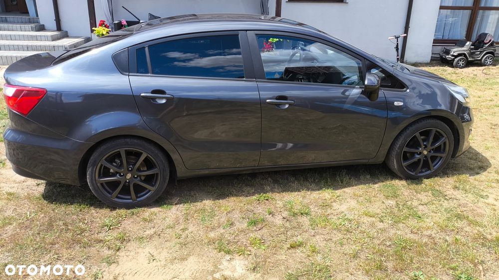 Kia Rio 1.2 L - 4