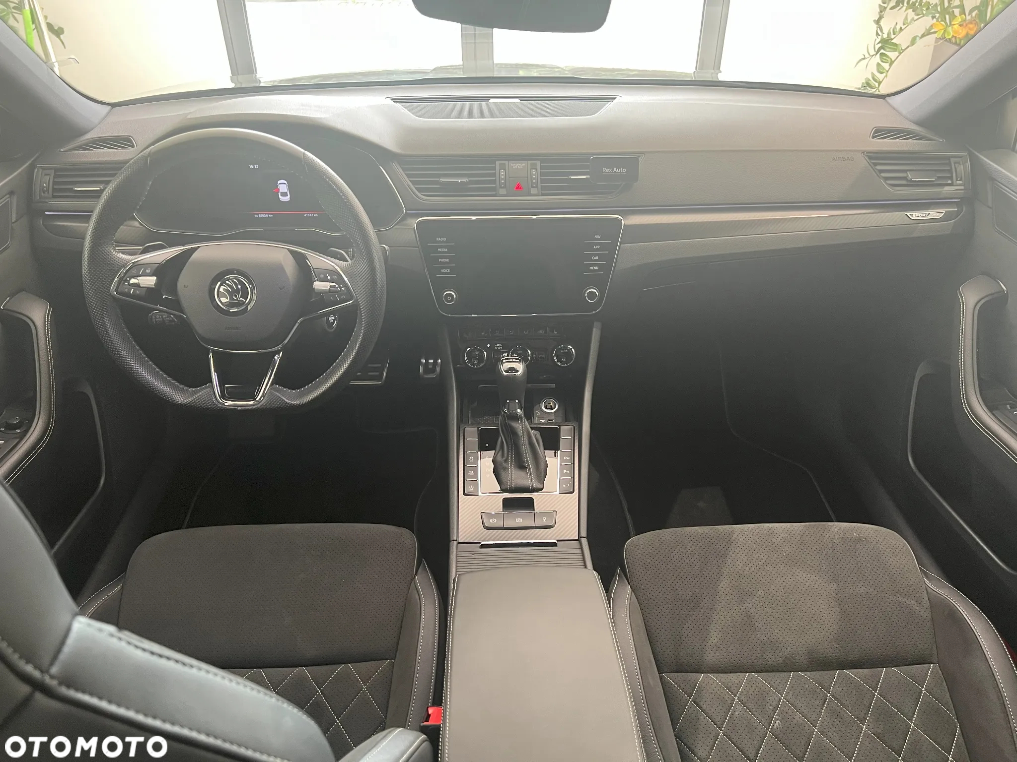 Skoda Superb 2.0 TDI SCR 4x4 Sportline DSG - 20