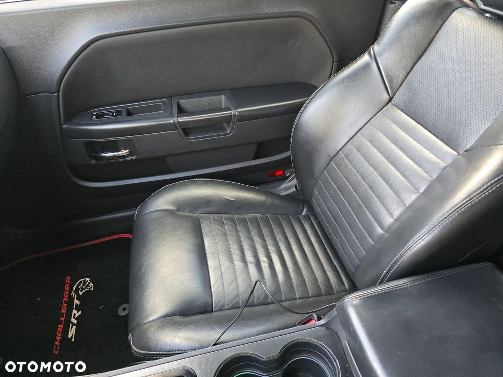 Dodge Challenger - 13