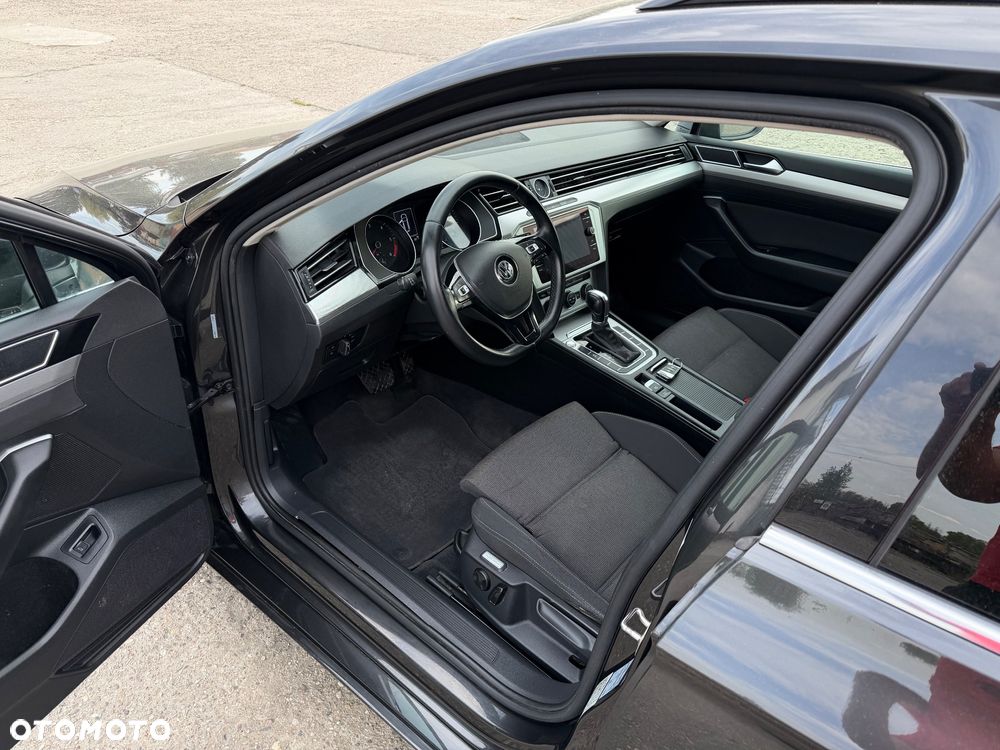 Volkswagen Passat Variant 2.0 TDI SCR DSG Highline - 12