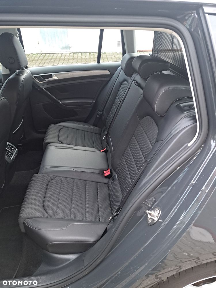 Volkswagen Golf - 10