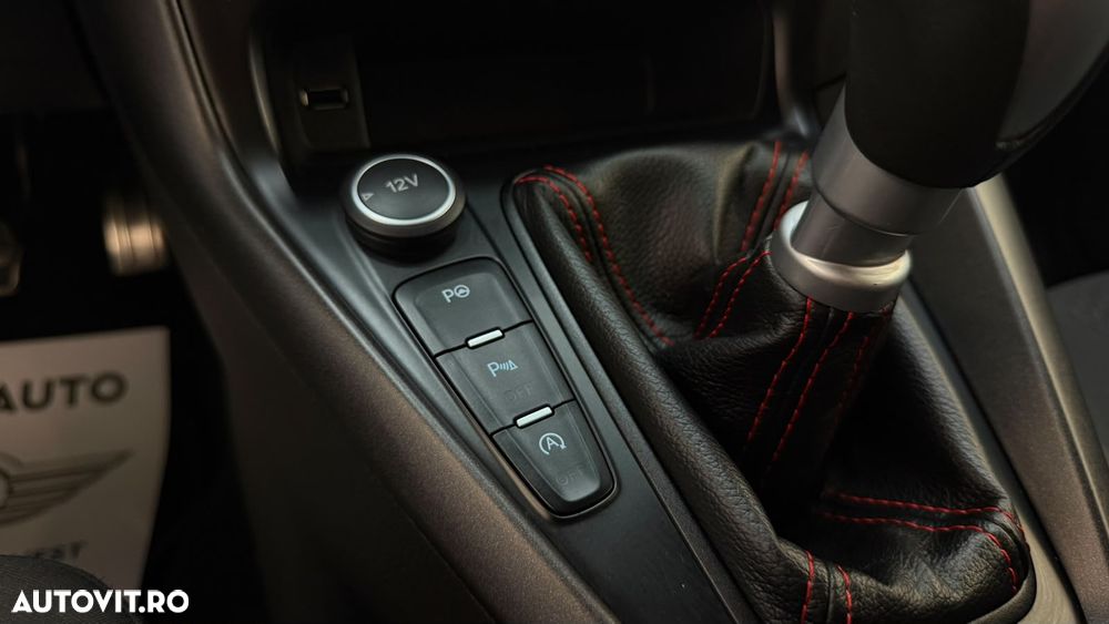 Ford Focus 1.5 EcoBoost Titanium - 24