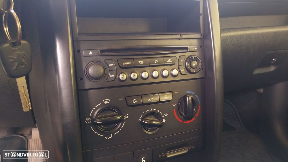 Peugeot 207 1.4 HDi Premium - 9