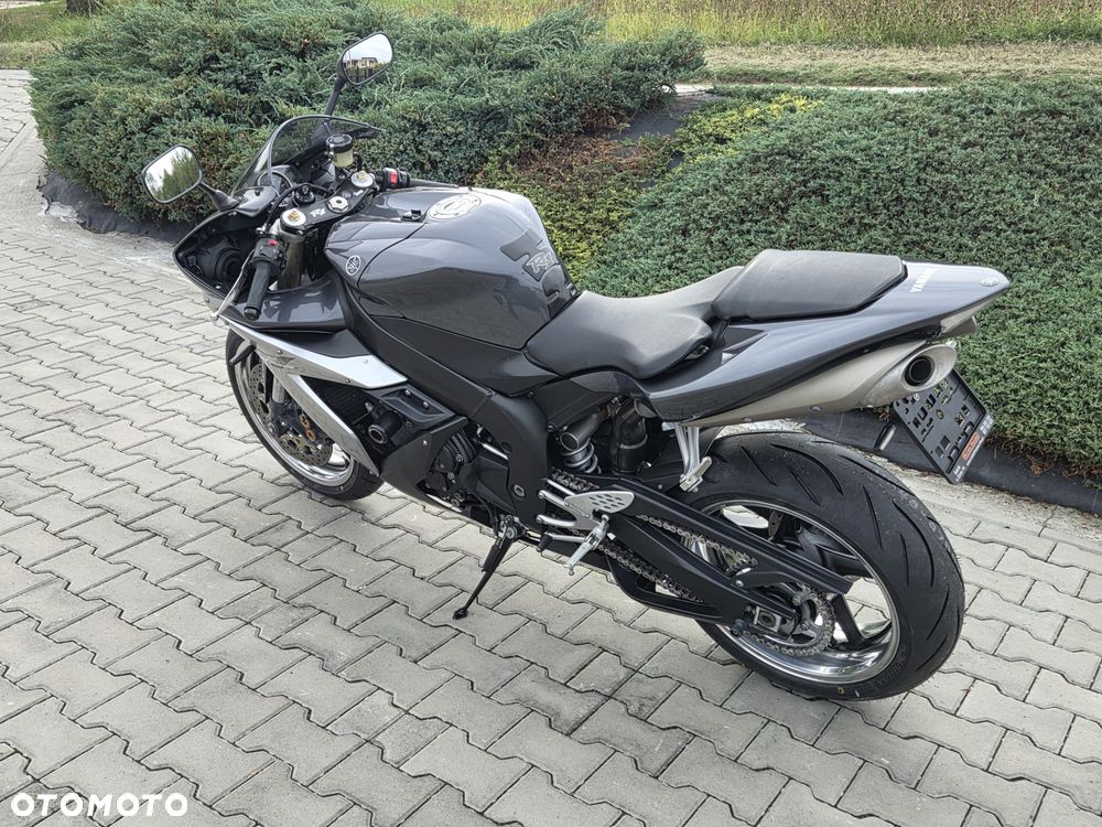 Yamaha R1 - 33