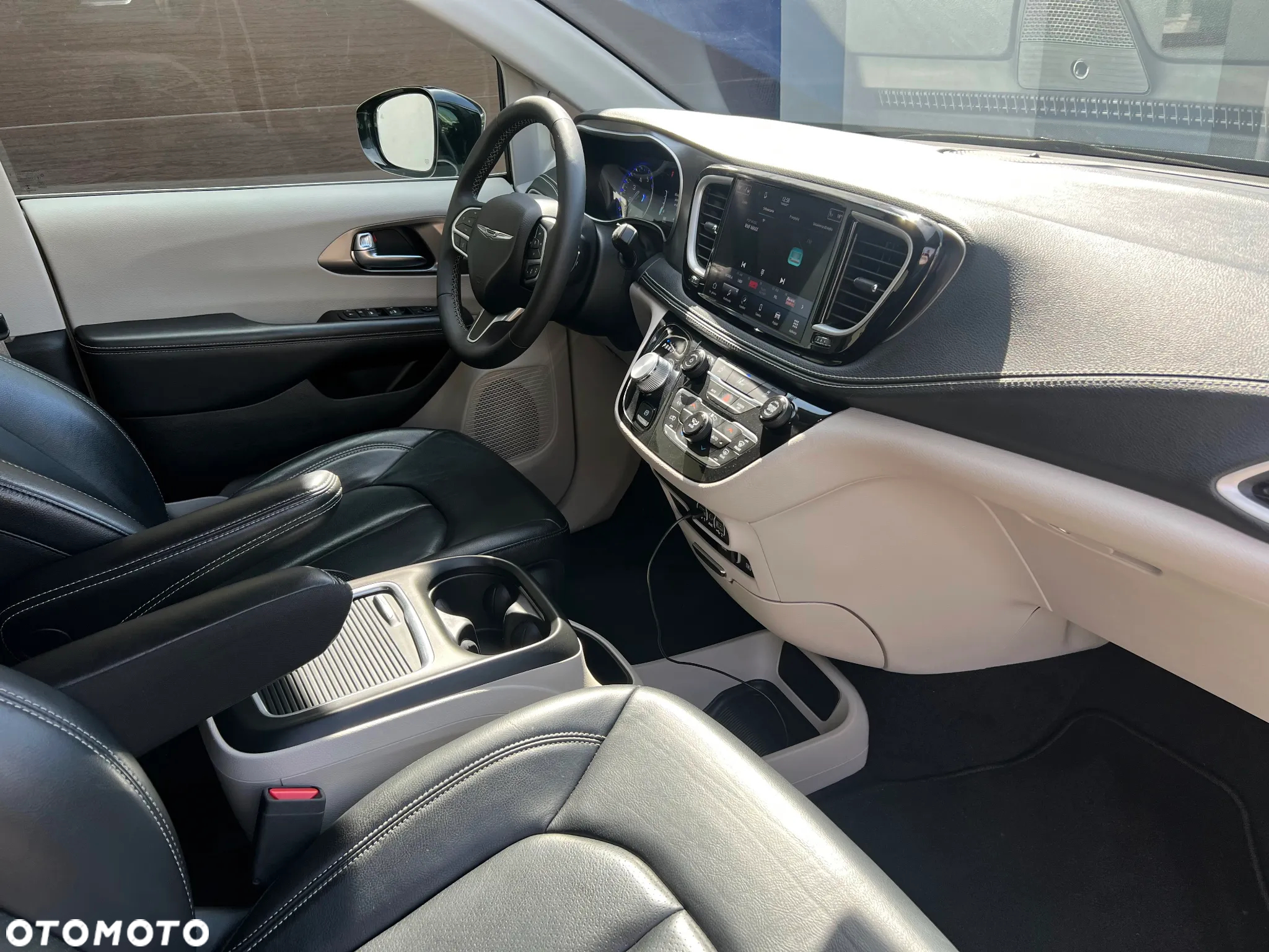 Chrysler Pacifica - 16