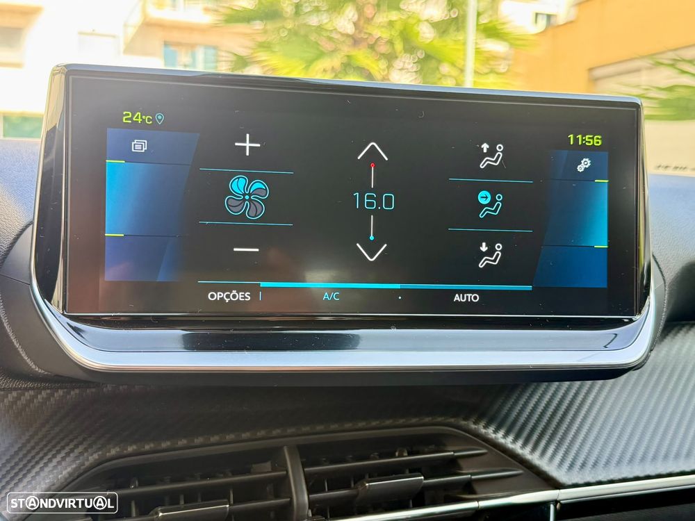 Peugeot e-2008 Allure - 32