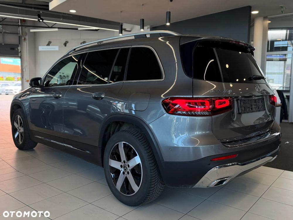 Mercedes-Benz GLB 250 4-Matic AMG Line 8G-DCT - 3