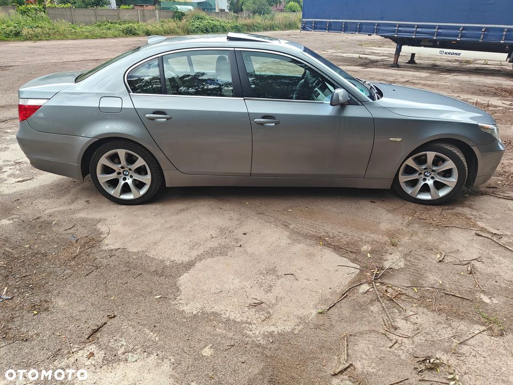 BMW Seria 5 523i - 5
