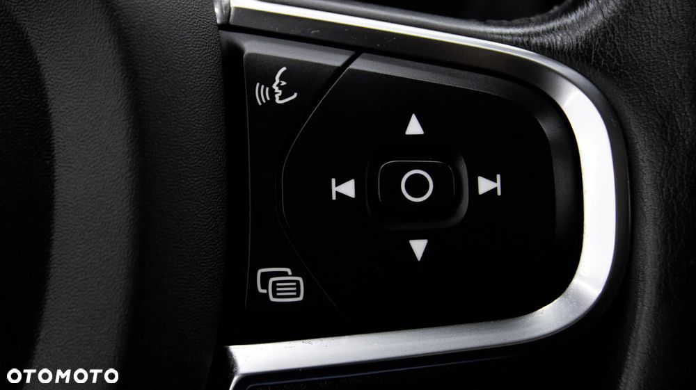 Volvo XC 60 T6 Plug-In Hybrid AWD R-Design - 25