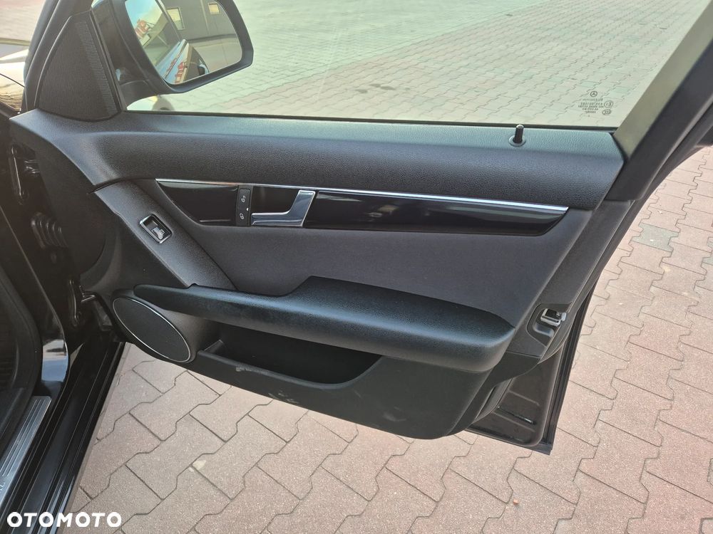 Mercedes-Benz Klasa C 200 CDI DPF BlueEFFICIENCY Elegance - 8