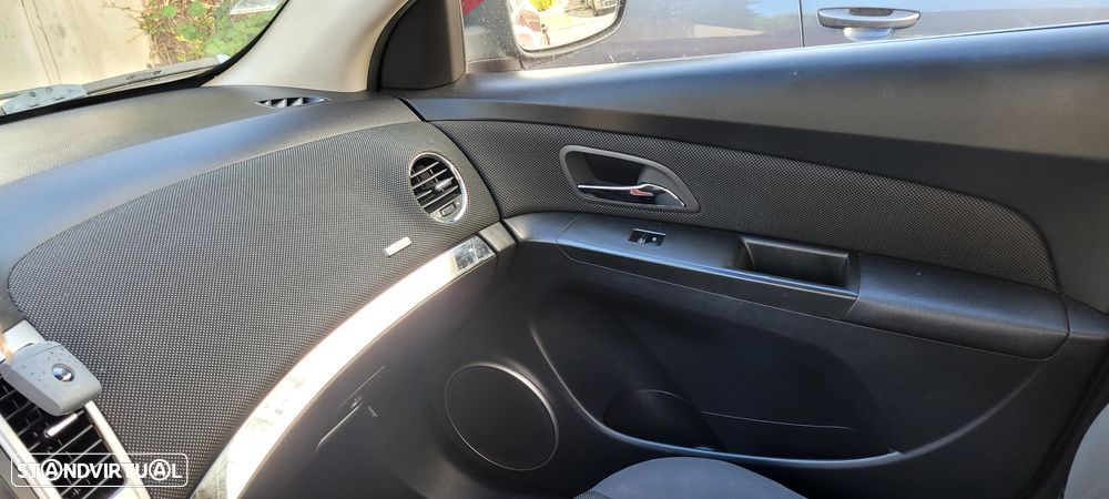 Chevrolet Cruze 1.6 LT - 18