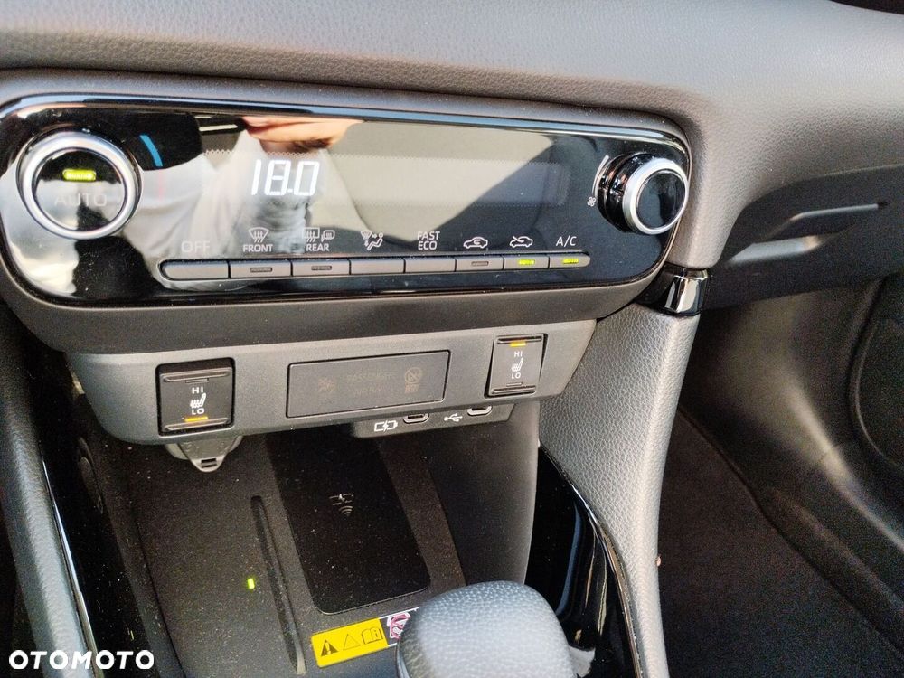 Toyota Yaris Hybrid 1.5 Style - 19