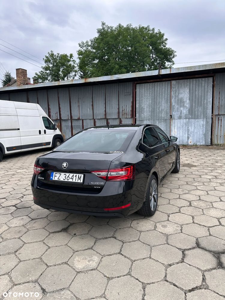 Skoda Superb 2.0 TDI 4x4 L&K DSG - 6