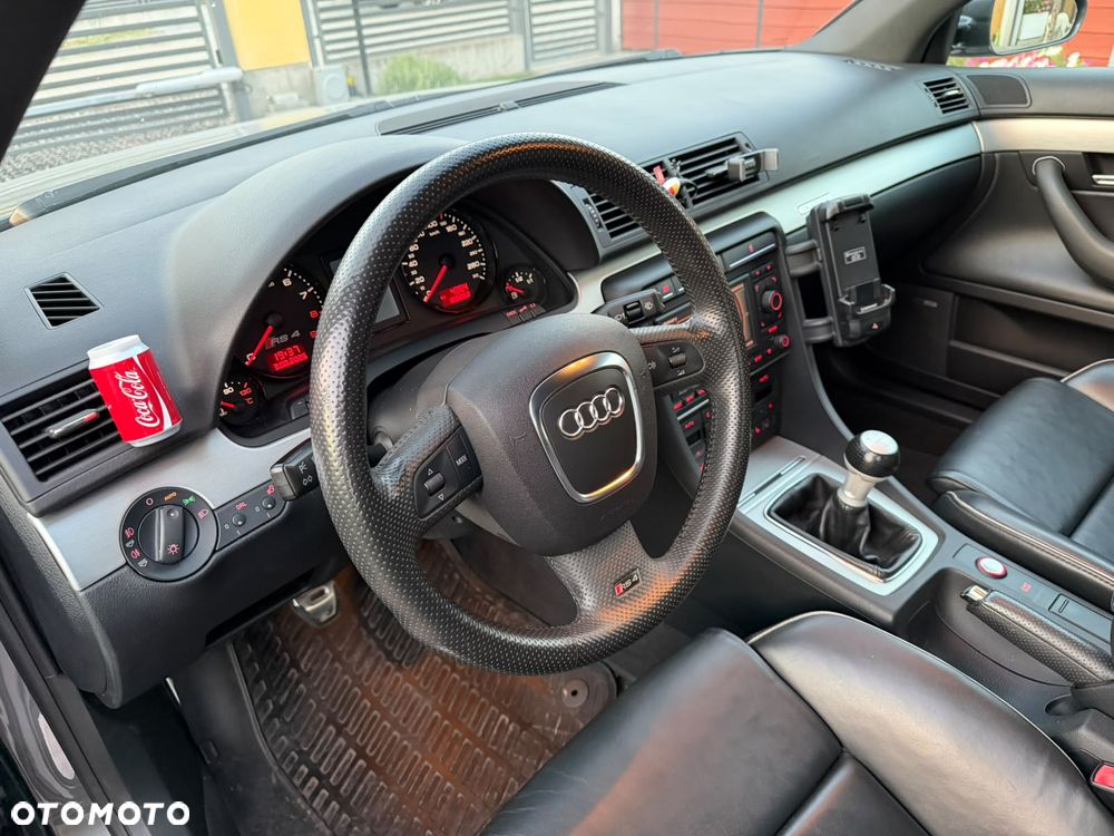Audi RS4 Limousine Standard - 21