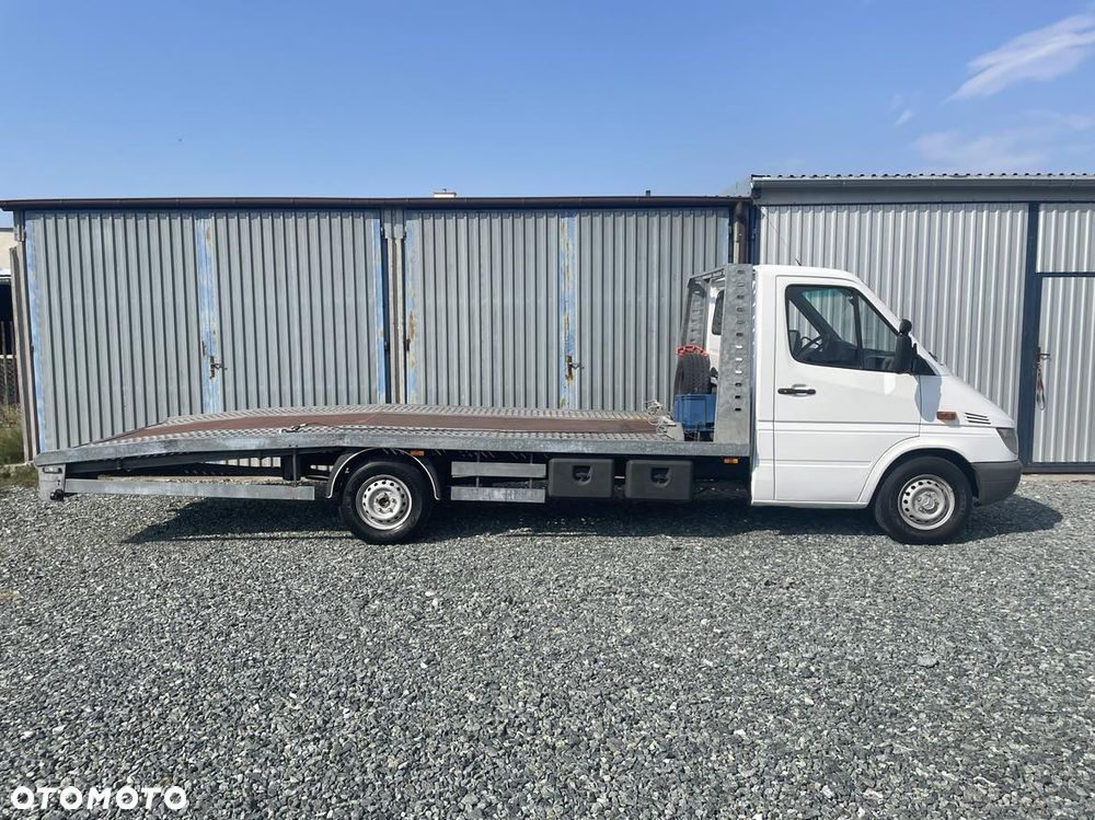 Mercedes-Benz Sprinter - 2