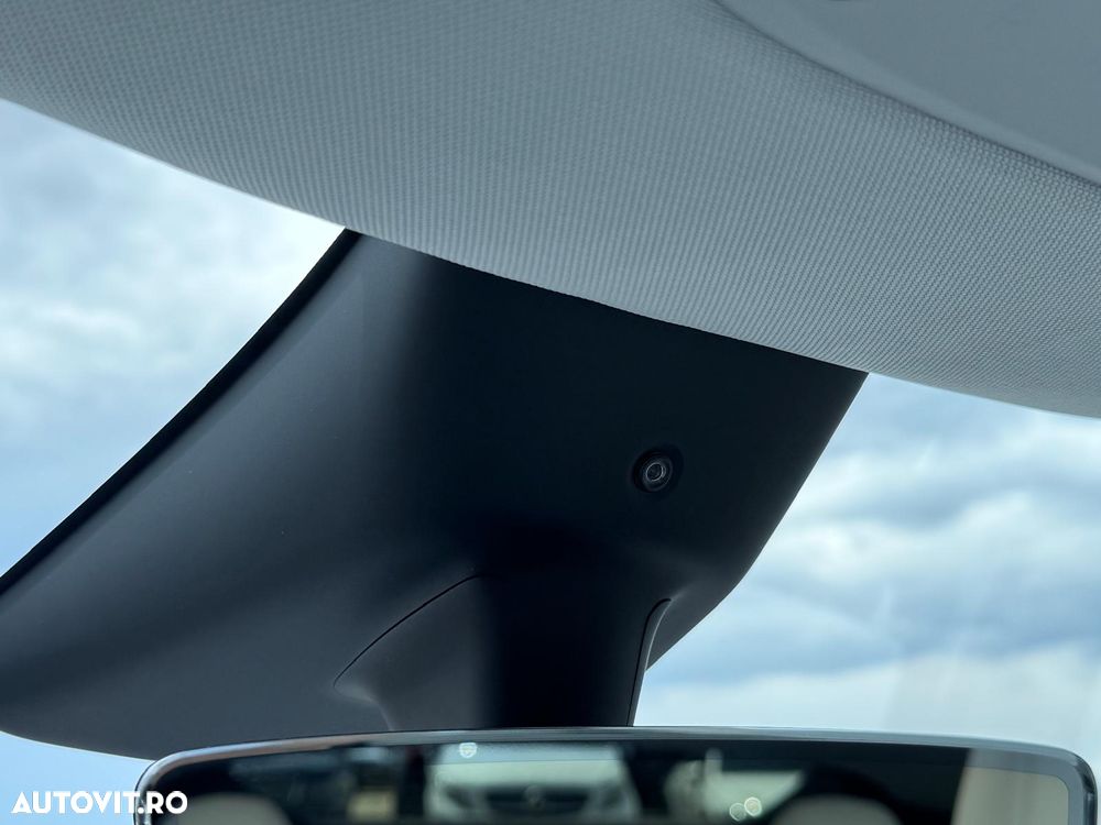 Tesla Model Y - 36