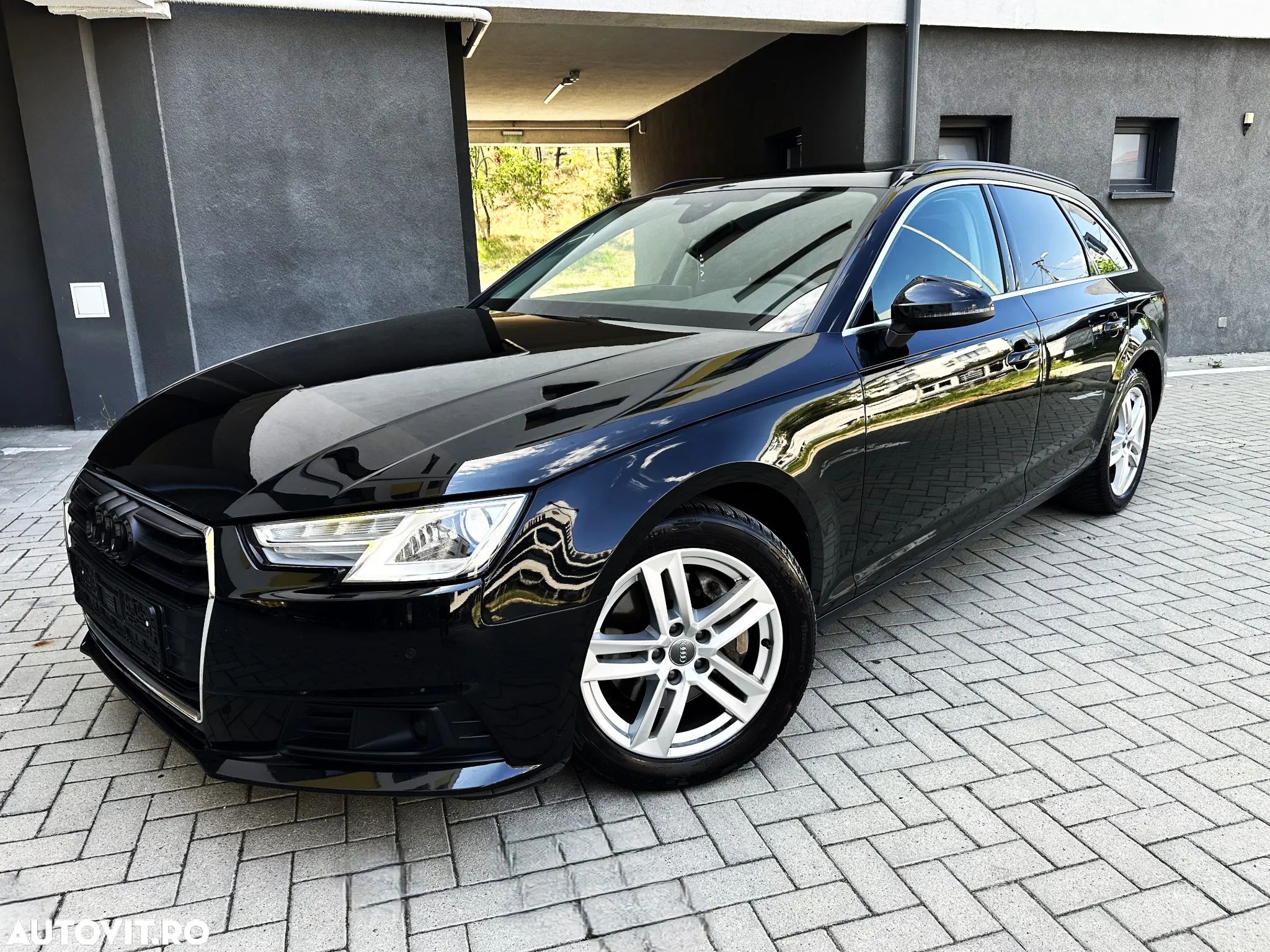 Audi A4 Avant 2.0 40 TDI S tronic S Line - 1