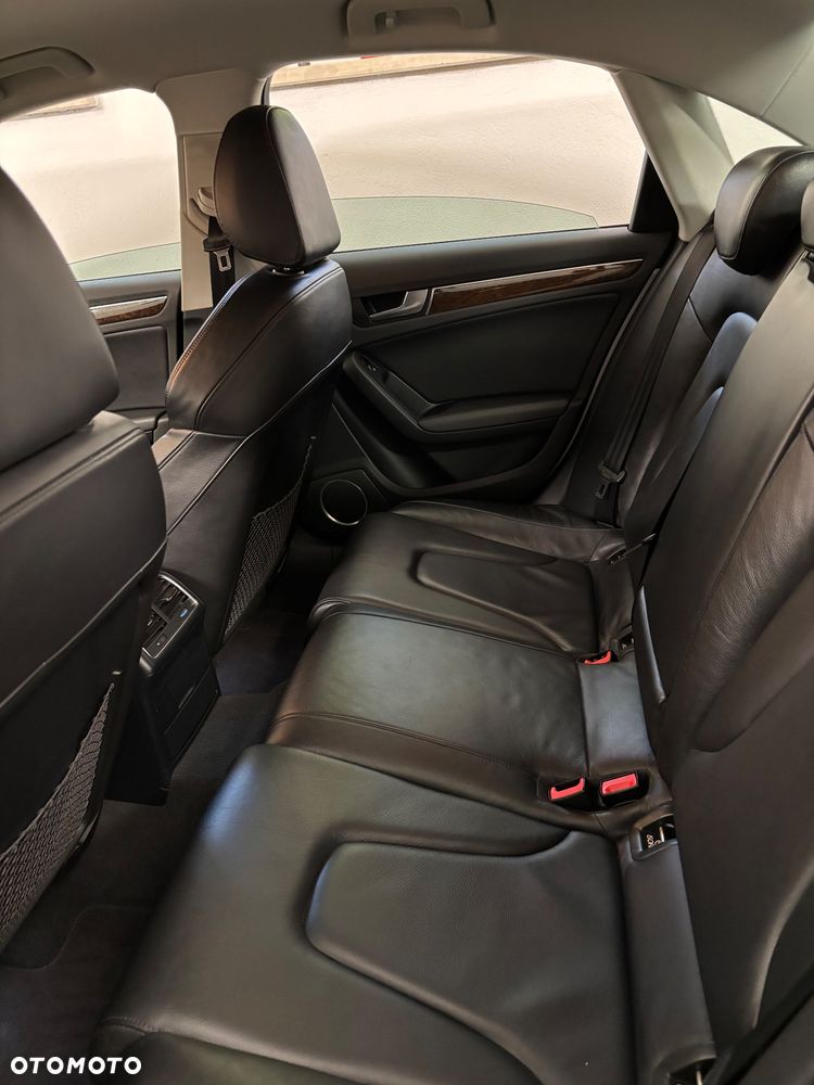 Audi A4 Limousine - 13