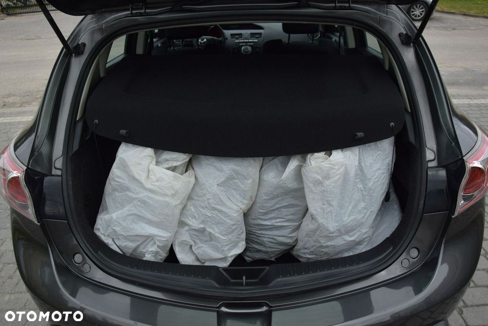 Mazda 3 1.6 Active + - 18