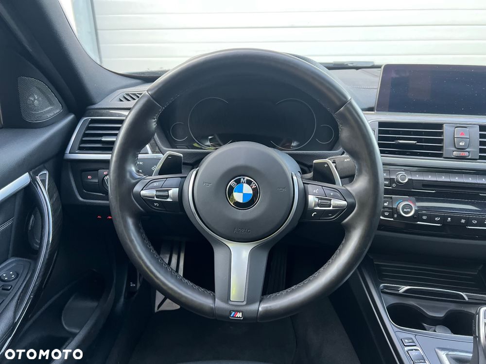BMW Seria 3 330i xDrive Edition M Sport Shadow - 16