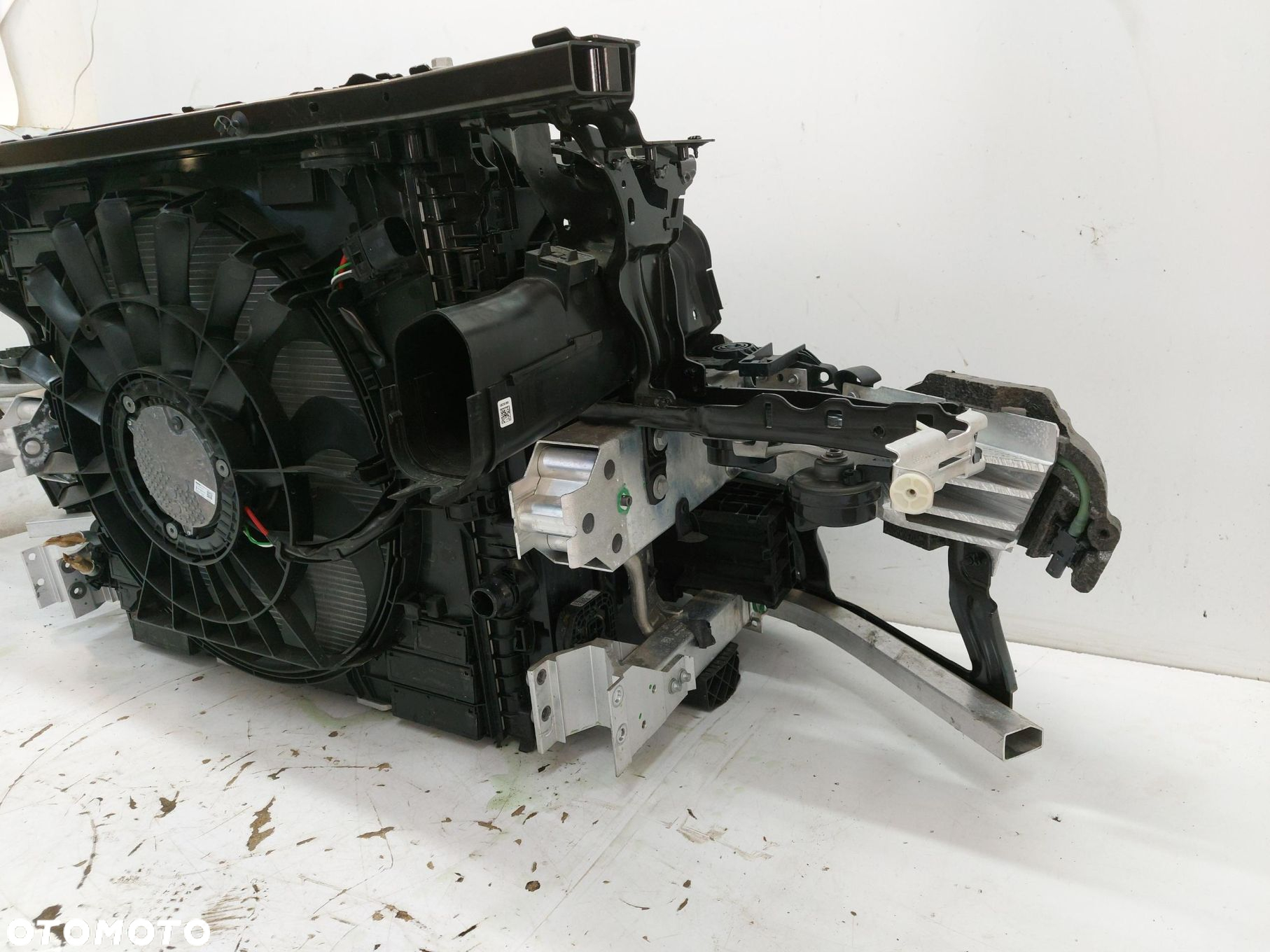 BMW 5 G60 530E x-drive Pas przedni chłodnice wentylator belka wzmocnienie - 7