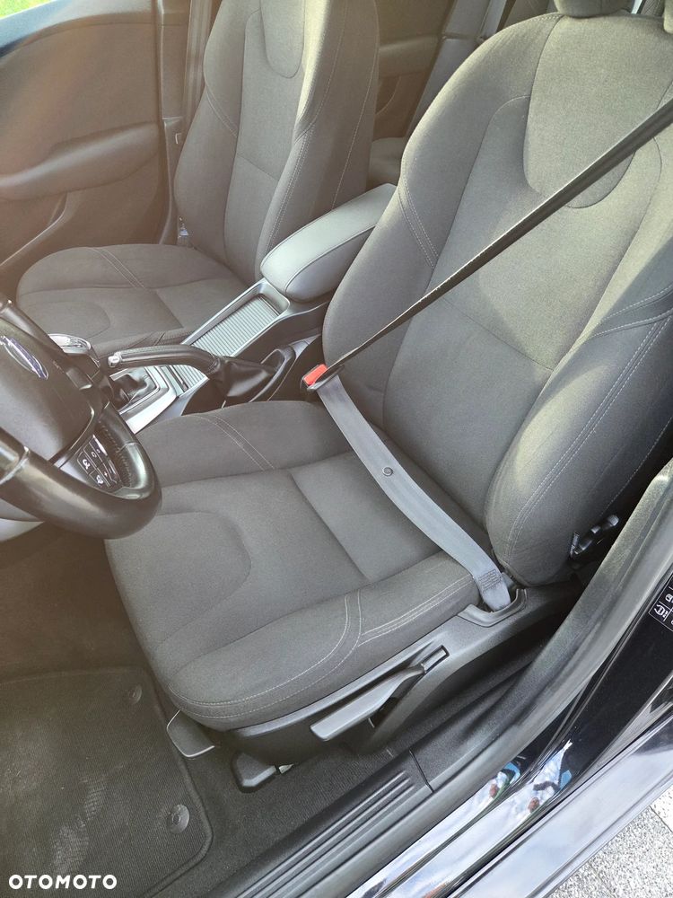 Volvo V40 D2 Momentum - 17
