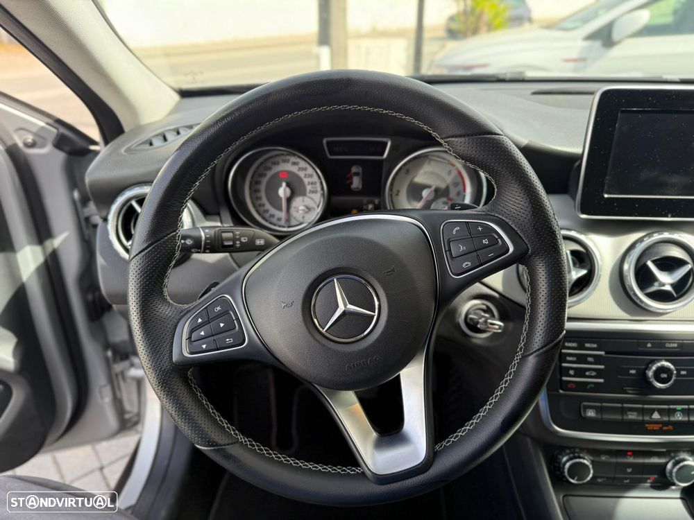 Mercedes-Benz GLA 220 d 4Matic 7G-DCT - 19