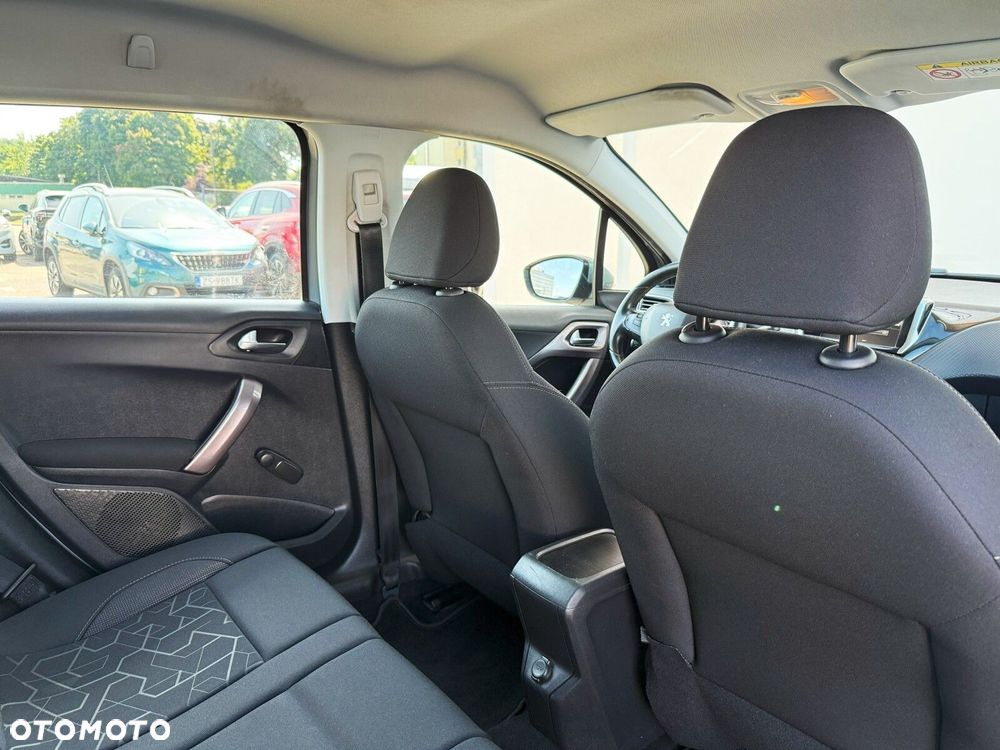 Peugeot 2008 1.2 Pure Tech Access EU6 - 23