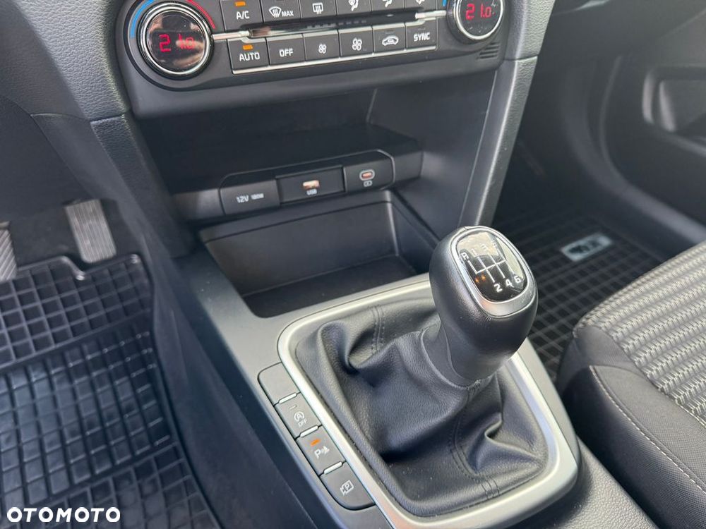 Kia XCeed 1.5 T-GDI M - 13