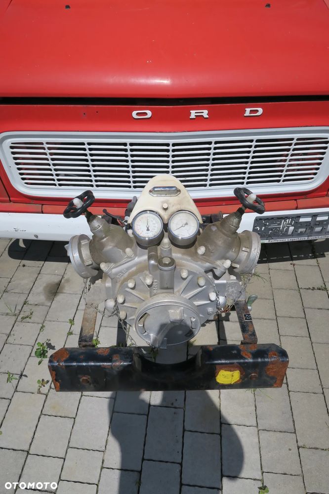 Ford Transit 150 - 6