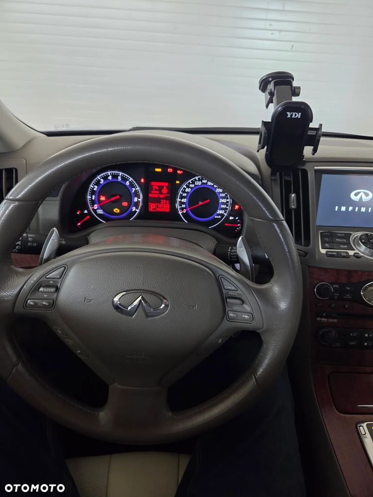 Infiniti G G37 - 12