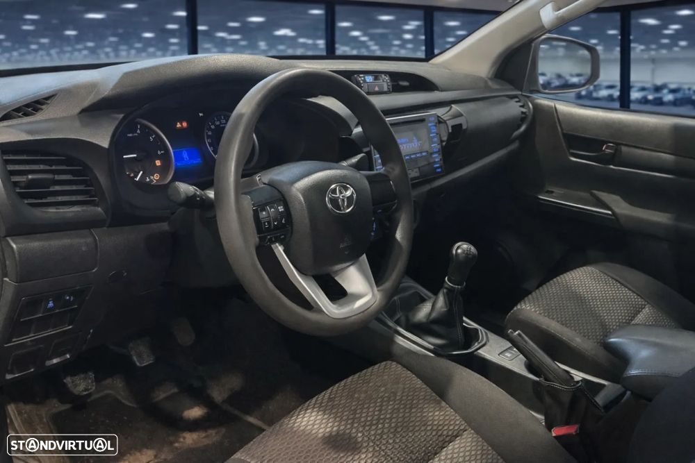 Toyota Hilux 2.4 D-4D 2WD CE 3L - 7