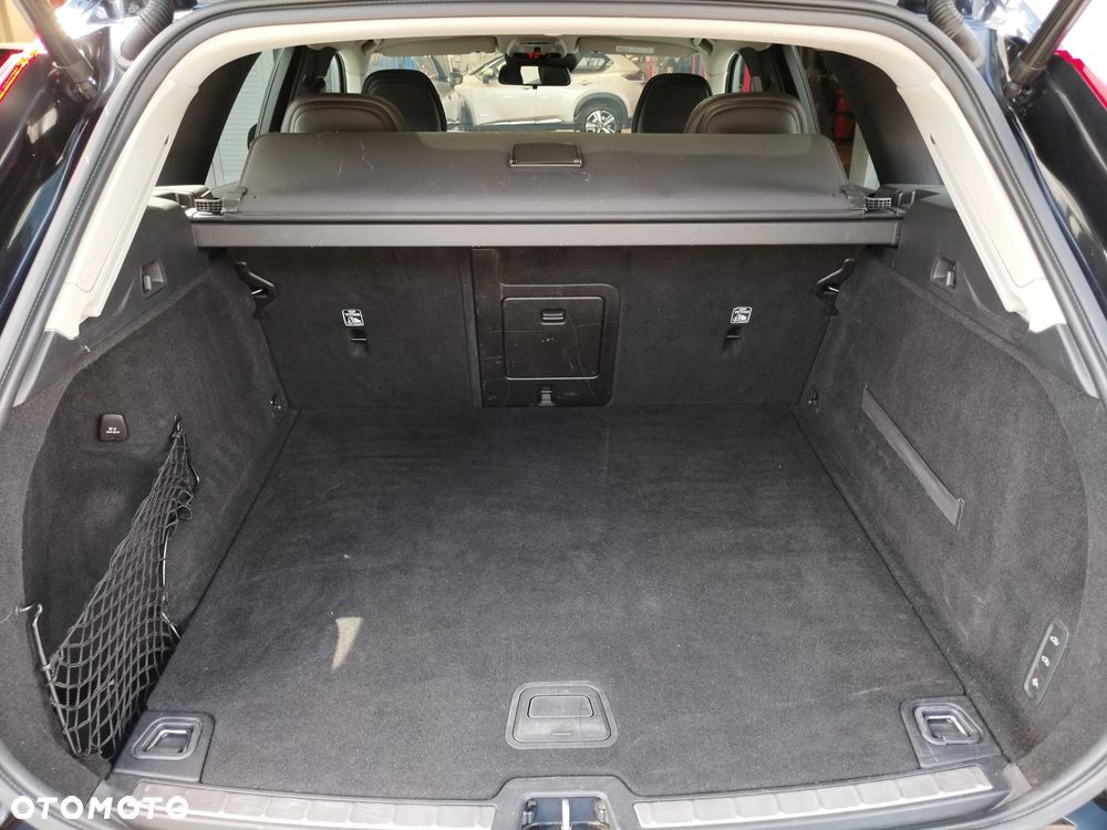 Volvo XC 60 D5 AWD Momentum - 23