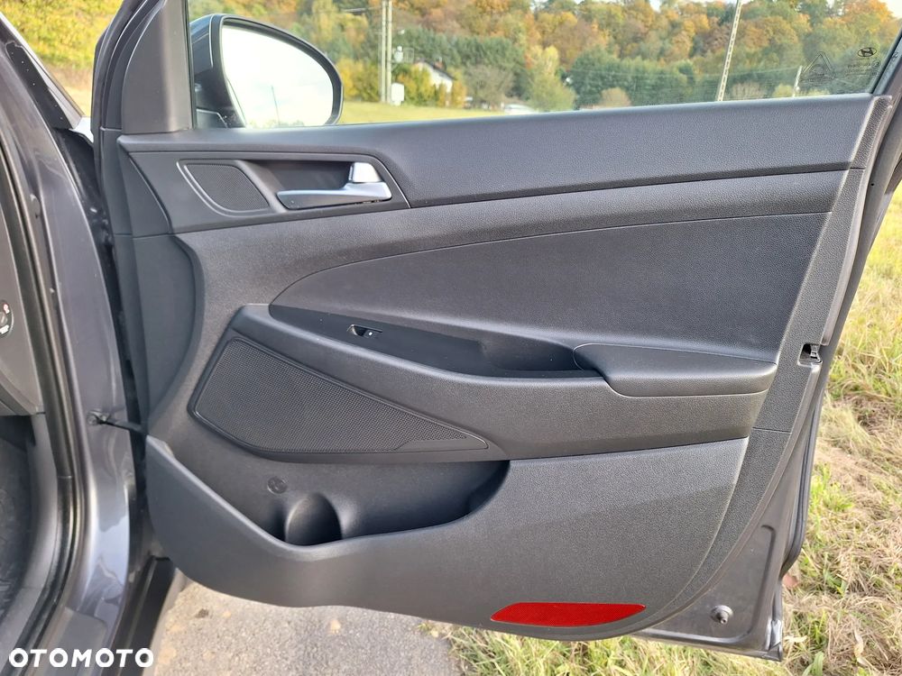 Hyundai Tucson 2.0 CRDI BlueDrive Style 2WD - 19