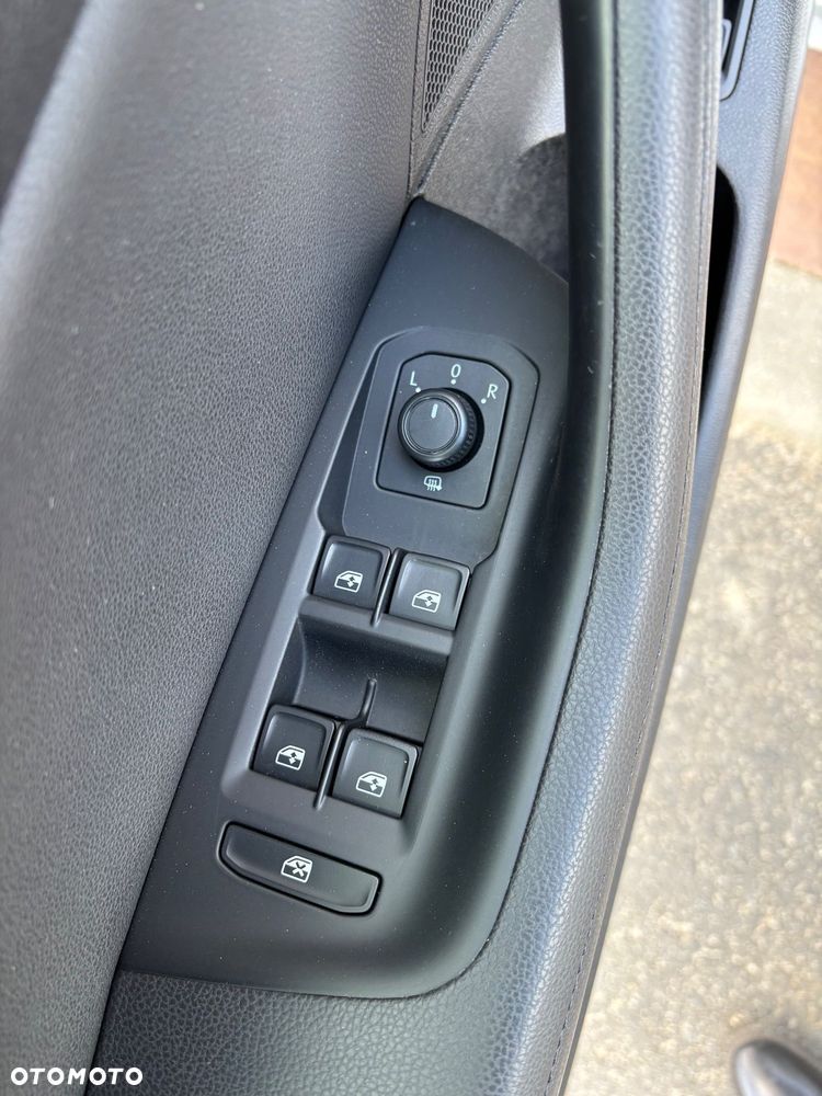 Volkswagen Passat - 11