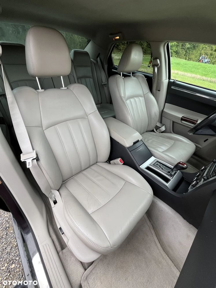 Chrysler 300C - 13