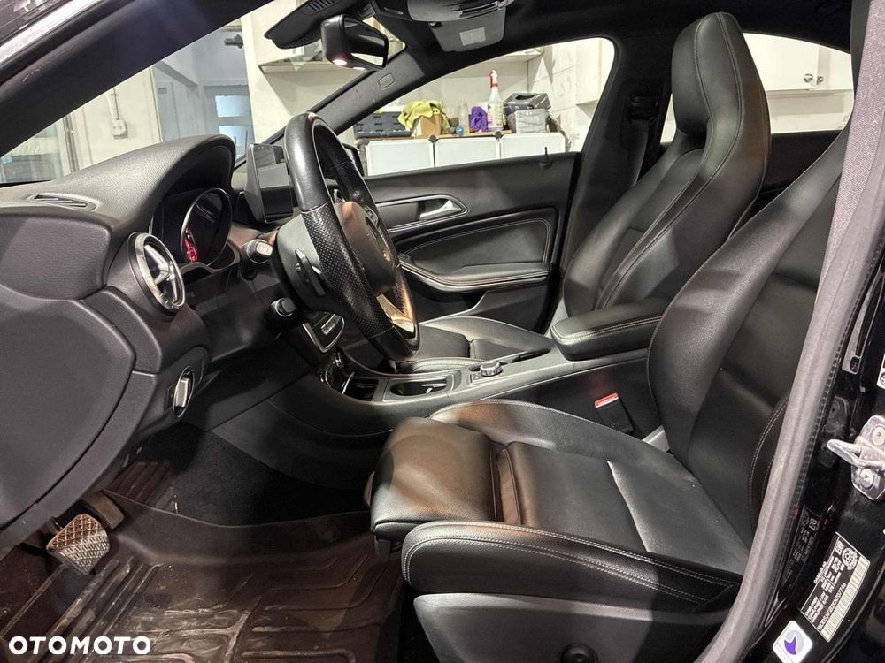 Mercedes-Benz CLA 250 4Matic 7G-DCT - 12