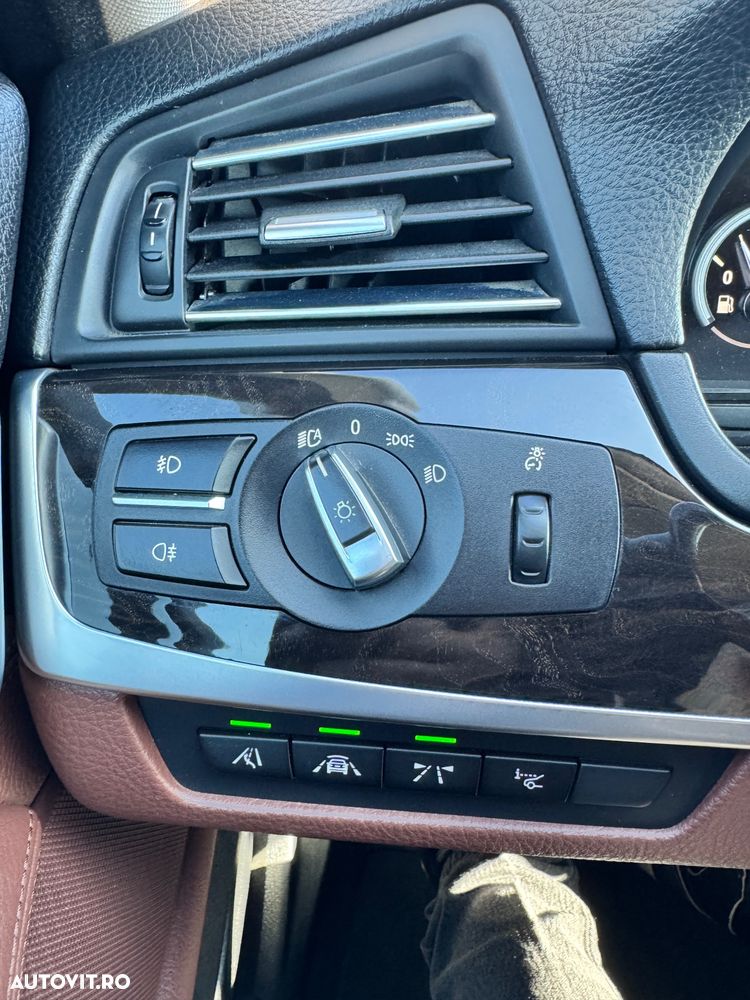 BMW Seria 5 525d xDrive AT - 33