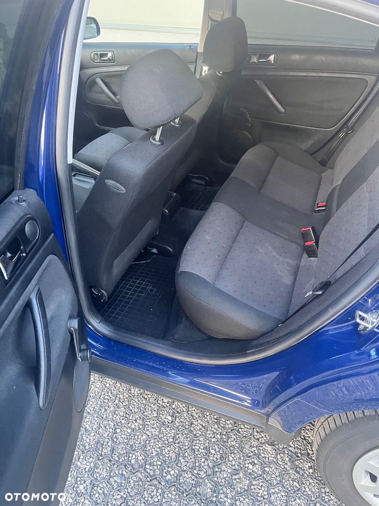 Volkswagen Passat 1.6 - 6