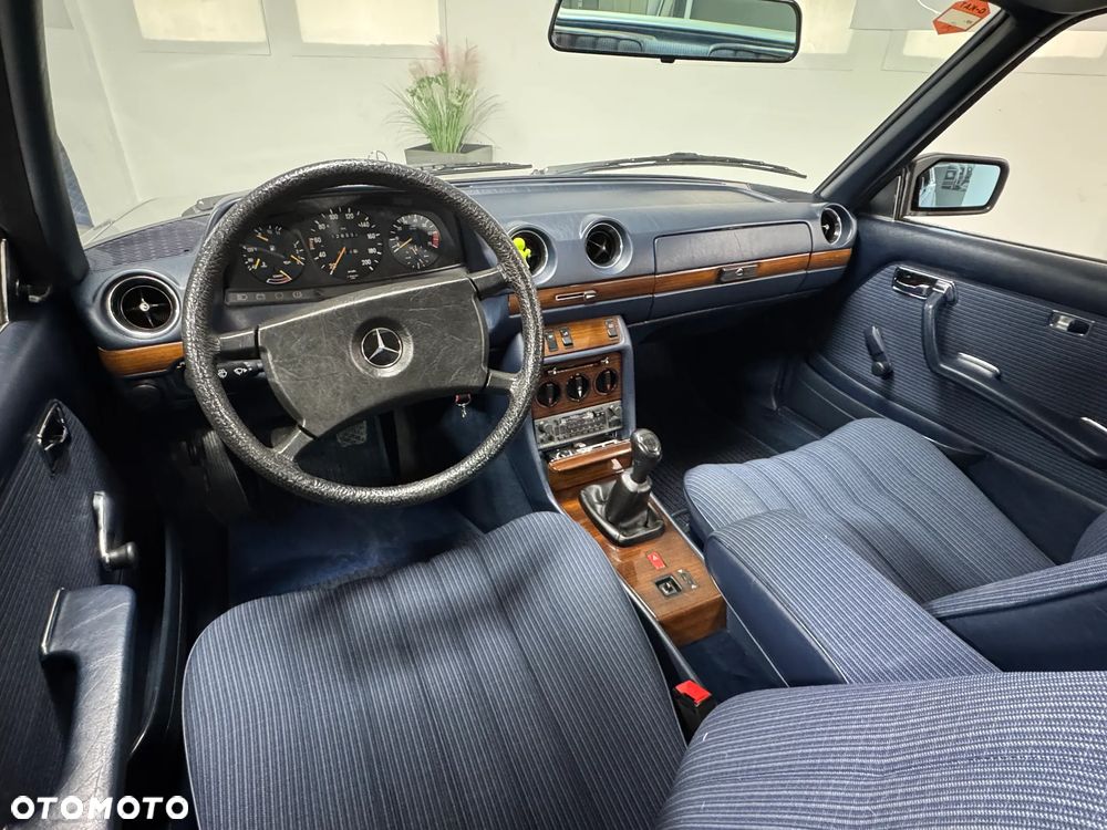 Mercedes-Benz W123 - 20