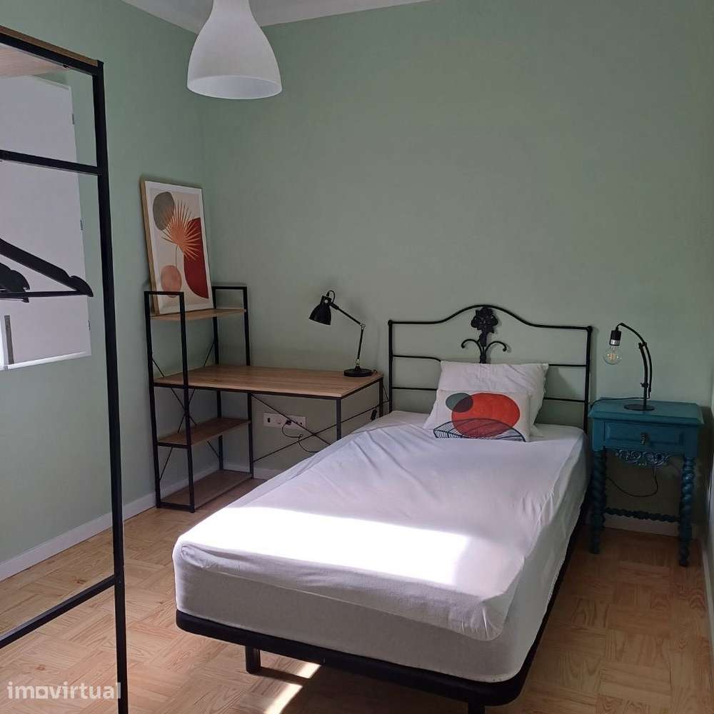 Quarto individual em moradia remodelada totalmente equipada - Grande imagem: 2/16